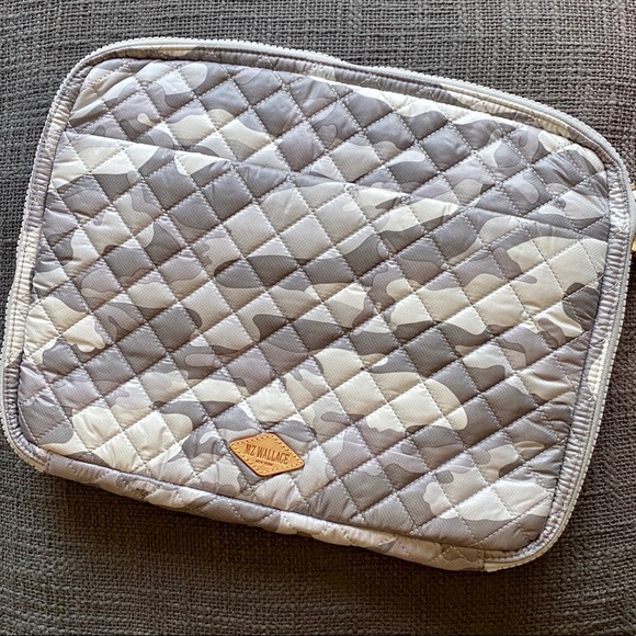 ⭐️ NWOT MZ Wallace Gray Camo Metro Organizer - Picture 2 of 3